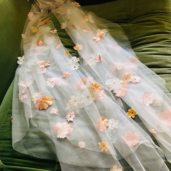 Rue De Seine Floral Embroidered Cora Sleeves - Picture 5 of 5